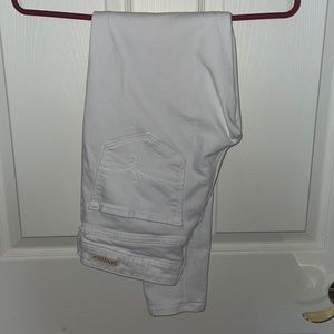 White Levi’s jeans